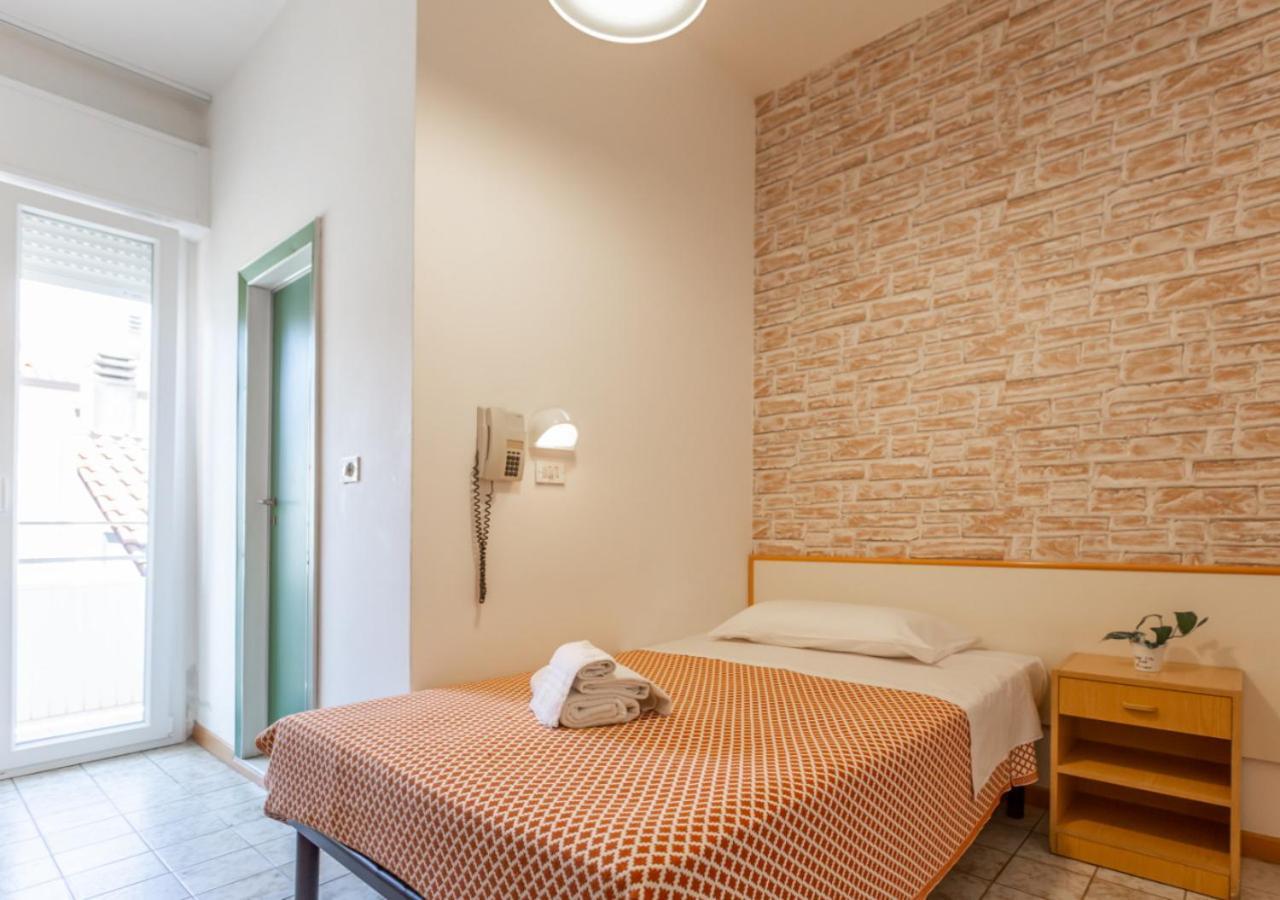 Single Room Balcony,1319128828:JPEG